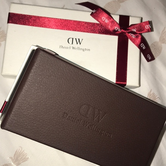 Authentic Daniel Wellington Watch - Picture 2 of 7